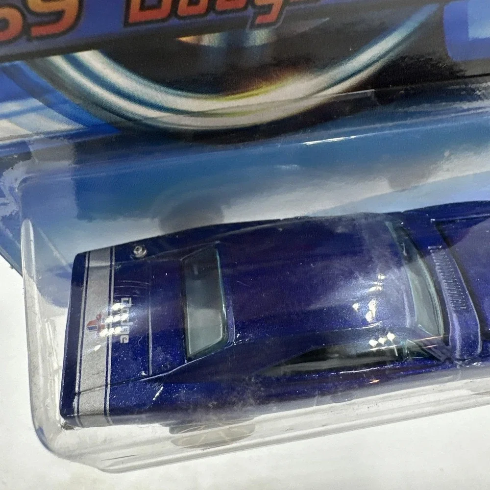 Hot Wheels Collector #176 1968 Dodge Dart 2006 #104 1969‎ Dodge Charger 2005